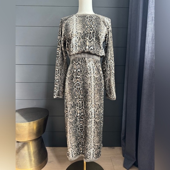 Zara Dresses & Skirts - Zara Black Gray Brown Snake Print Long Sleeve Dress Stretchy